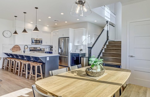 St. George House | Brand New | Pool | lazy river | Competition mini golf | RH
