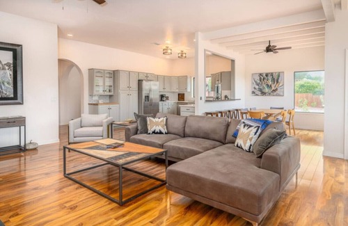 Oak Creek Apartment | Brand New Pool, Spa, Sauna, Golf