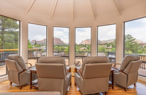 Oak Creek Apartment | Brand New Pool, Spa, Sauna, Golf