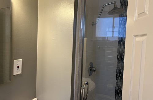 Westlake House | Brand New Remodeled Entire House w/Parking
