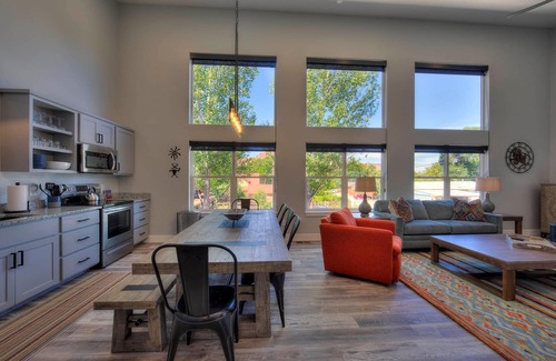 Moab House | Brand New Right Downtown. Walk to restaurants & shops.