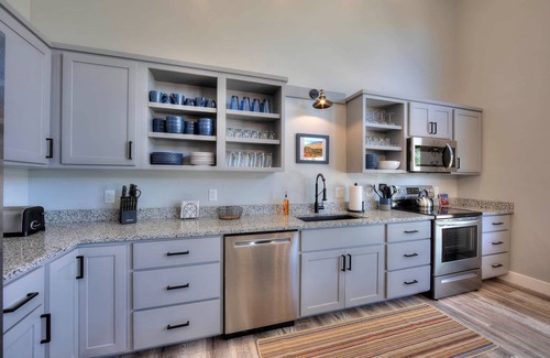 Moab House | Brand New Right Downtown. Walk to restaurants & shops.