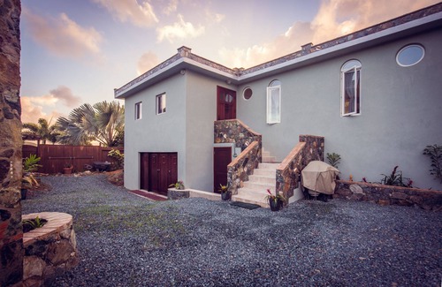 Seagrape Hill Villa | Brand New- Romantic, Fully Loaded Relaxing 2 Bedroom for 1 or 2 Couples