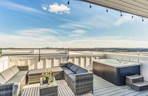 Nashville House | BRAND NEW Side by Side Homes - Sleeps 24 Guests