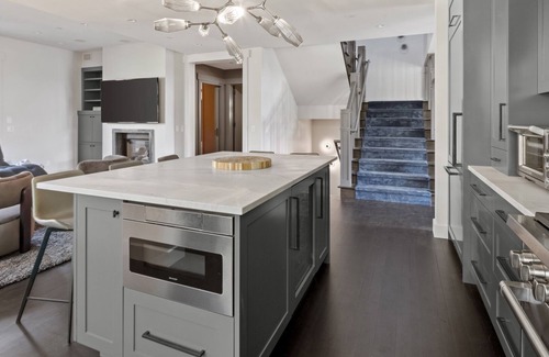 Spruce Peak Resort | Brand New Ski-On/Ski-Off mountain 4BR home w/jacuzzi