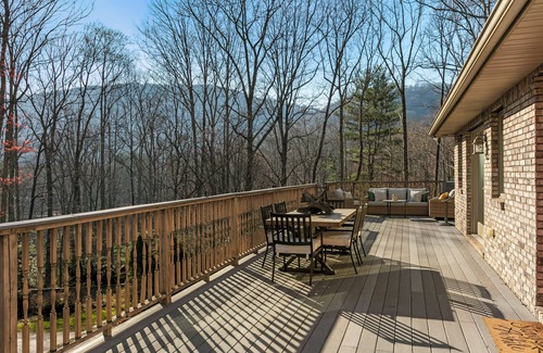 Skyland Cabin | Brand New! Sleeps 6 Hot Tub Fun