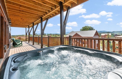Sevierville Cabin | Brand New ~ Smoky Mountain Trailhead ~ Panoramic Views & Indoor Pool