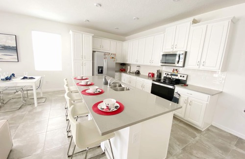 Four Corners House | BRAND NEW Solara Resort - 5 bedrooms, Private Pool - FROZEN & HARRY POTTER Themed Rooms
