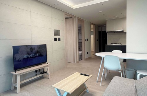 Seongnae-dong Apartment | Brand new spacious apt. 2 rooms, line 5/9, Olympic, KSPO, VHS, Asan, Lotte Tower