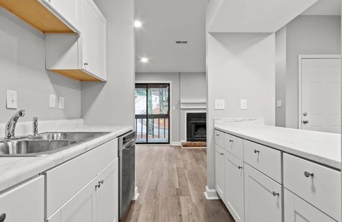 Huntsville Apartment | Brand new Spacious and Fully Renovated 2 BR, 1 RR