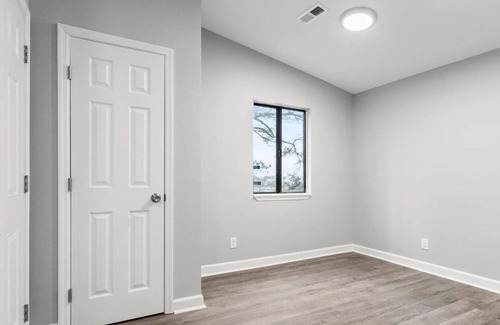 Huntsville Apartment | Brand new Spacious and Fully Renovated 2 BR, 1 RR