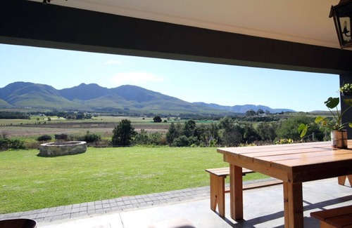 Stanford House | Brand New Stanhaven Mountain & River View Estate - With Concierge