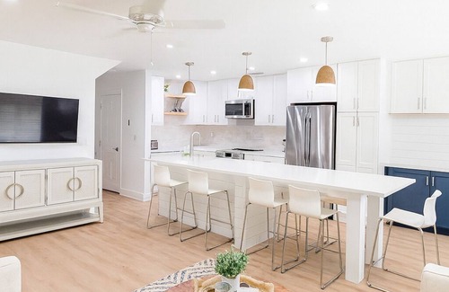 Steinhatchee Cottage | Brand New Steinhatchee Coastal Cottage 2 Kings + Queen + Loft 3 Baths Sleeps 8