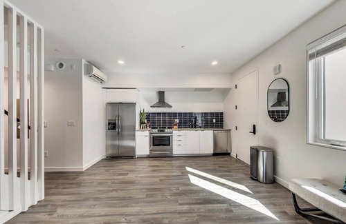 Downtown Oakland Apartment | Brand New Stylish Studio Suite Near Downtown!