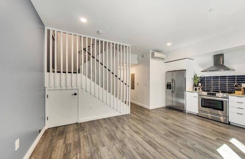 Downtown Oakland Apartment | Brand New Stylish Studio Suite Near Downtown!