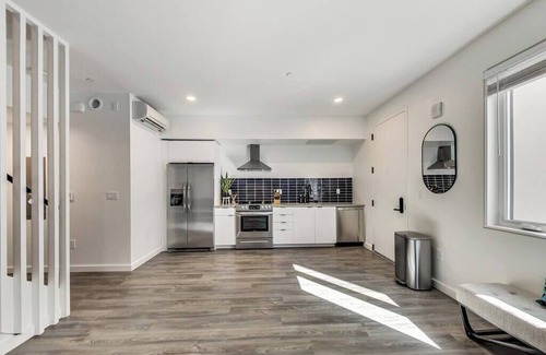 Downtown Oakland Apartment | Brand New Stylish Studio Suite Near Downtown!