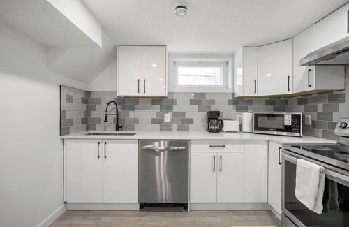 Southeast Calgary Apartment | Brand New Suite Central Easy Access to Downtown , Zoo & Airport