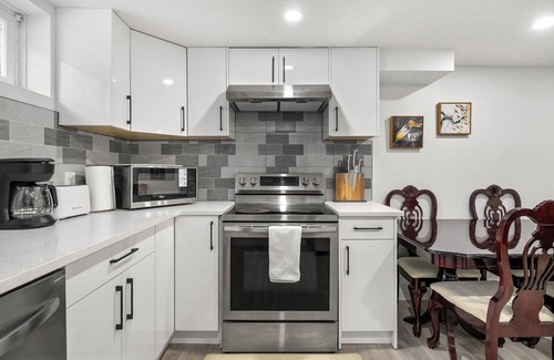 Southeast Calgary Apartment | Brand New Suite Central Easy Access to Downtown , Zoo & Airport