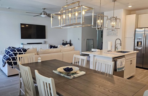 Bonita Springs House | BRAND NEW Townhouse close to Barefoot & Bonita Beach shopping and restaurants!