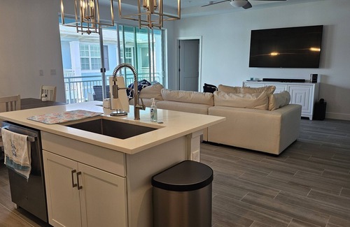 Bonita Springs House | BRAND NEW Townhouse close to Barefoot & Bonita Beach shopping and restaurants!