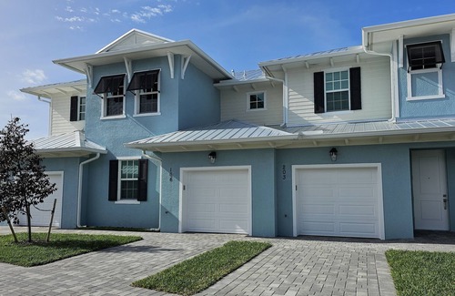 Bonita Springs House | BRAND NEW Townhouse close to Barefoot & Bonita Beach shopping and restaurants!