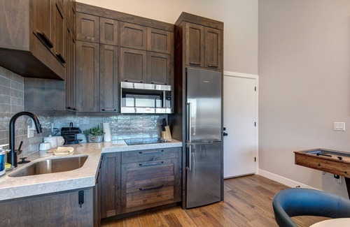 Hideout House | Brand-new townhome with views, shuffleboard - 12 mins to Park City & Deer Valley