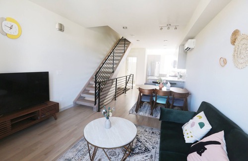 Fremont House | Brand New Townhouse w/Parking, Walk to the Zoo!