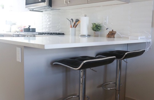 Fremont House | Brand New Townhouse w/Parking, Walk to the Zoo!