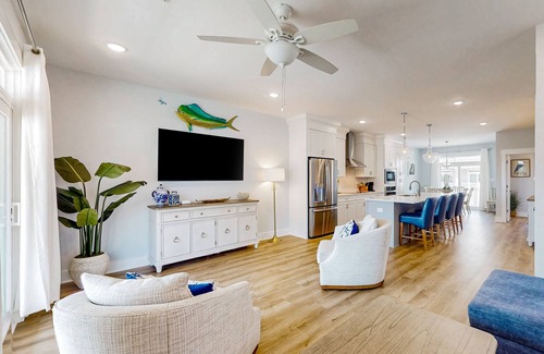 Morehead City House | Brand new townhouse w/comforting style in quiet location w/views