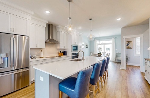 Morehead City House | Brand new townhouse w/comforting style in quiet location w/views
