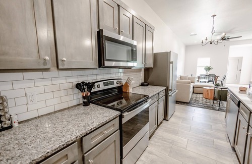 Lubbock House | BRAND NEW Upscale Cozy Family Townhome