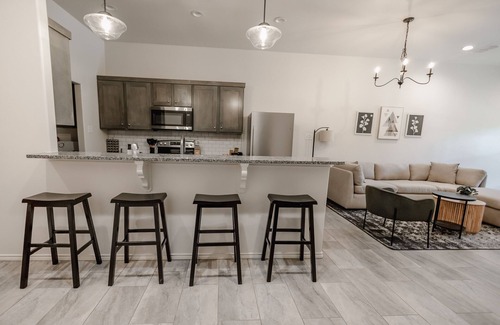 Lubbock House | BRAND NEW Upscale Cozy Family Townhome