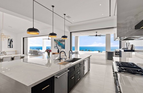 Buzzards Villa | Brand New Villa + BIG Ocean View + Gym + Close to the Beach