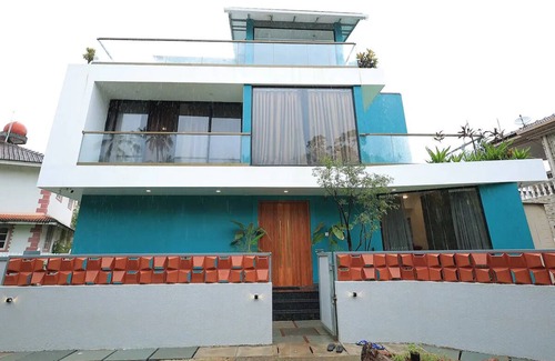 Fatona House | BRAND NEW VILLA LARGE POOL 5 STAR AMENITIES WALKING DISTANCE TO BEAUTIFUL BEACH