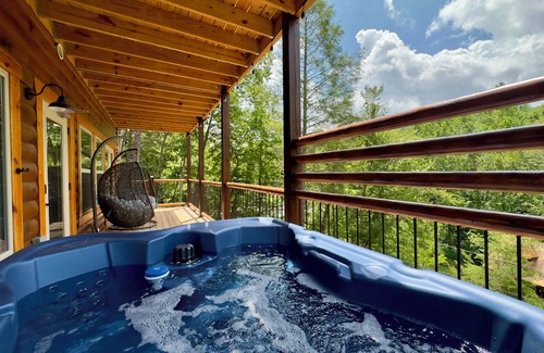 Gatlinburg - Pigeon Forge Cabin | Brand New w/indoor pool, XBOX, Hot Tub, & arcade games! Central location!