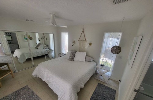 Jupiter Cottage | Brando on blue water palm tree paradise.