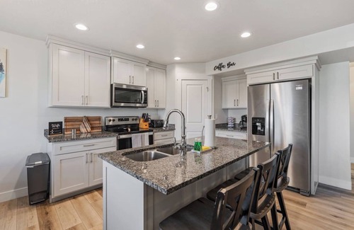 Garden City Apartment | Brando Villa | Modern 5BR Near Bear Lake Marina