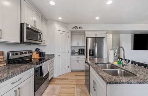 Garden City Apartment | Brando Villa | Modern 5BR Near Bear Lake Marina