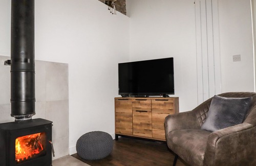 Grampound Cottage | BRANNEL COTTAGE, pet friendly, with open fire in St Stephen