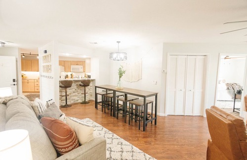 Table Rock Condo | *Branson Boho 1* Gated on GROUND FLOOR FULLY REDONE 2 king beds, 2 full bath!