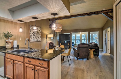 Branson Condo | Branson Condo w/Pool & Golf Course Views!