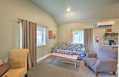 Downtown Branson House | Branson Cottage with Pool Access about 2 Mi to the Strip