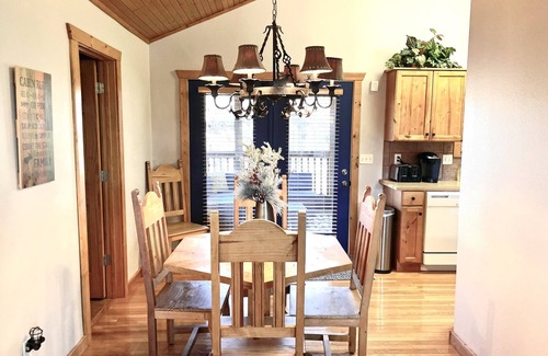 Reeds Spring Cabin | Branson Family Cabin - Resort Access, Fish & Golf, Close to SDC and the Strip