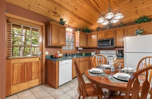 Branson Cabin | Branson Woods Luxury Cabin! King Beds, Indoor Pool, Whirlpool Tub! | 8
