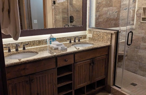 Branson Resort | Branson Woods Resort. Charming 2-bedroom resort in Branson. Family friendly