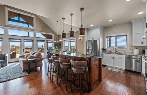 Powell Butte House | Brasada Ranch | Hot Tub | Guest Casita | 5 Bed