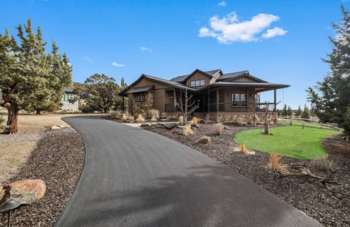 Powell Butte House | Brasada Ranch | Hot Tub | Guest Casita | 5 Bed