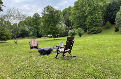 Young Harris House | Brasstown Valley Cottage 5/3 w/Hot Tub
