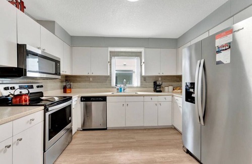 Tampa Heights House | Brave Oasis- Sleeps 17★Attached duplex★BBQ★Firepit