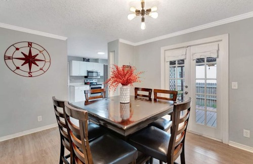 Tampa Heights House | Brave Oasis- Sleeps 17★Attached duplex★BBQ★Firepit